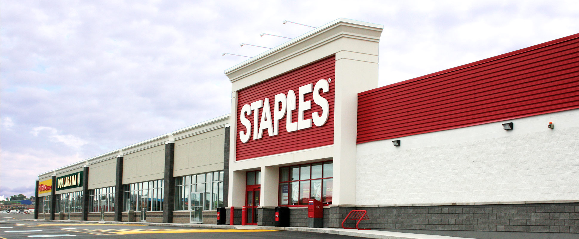 Fairview Boulevard Plaza showing row of retail stores 