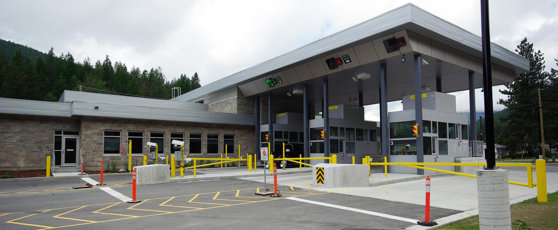 Kingsgate Border Crossing showing booths and lanes