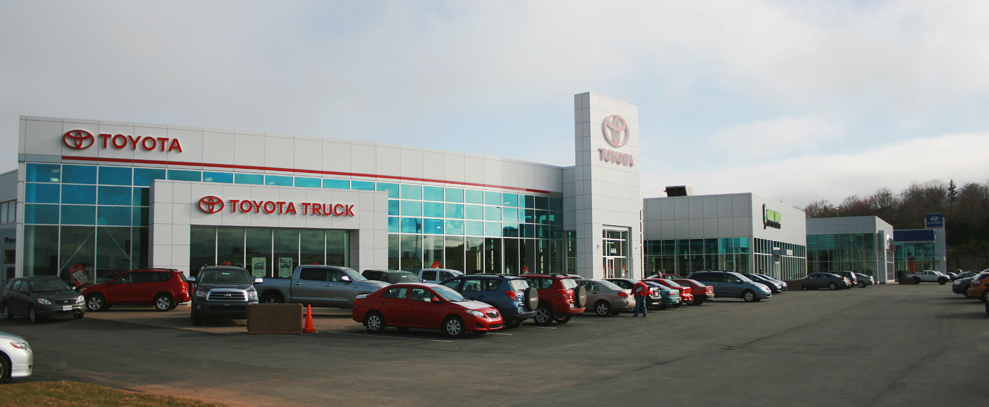 O'Regan's Auto Mall exterior showing building signage and car lot