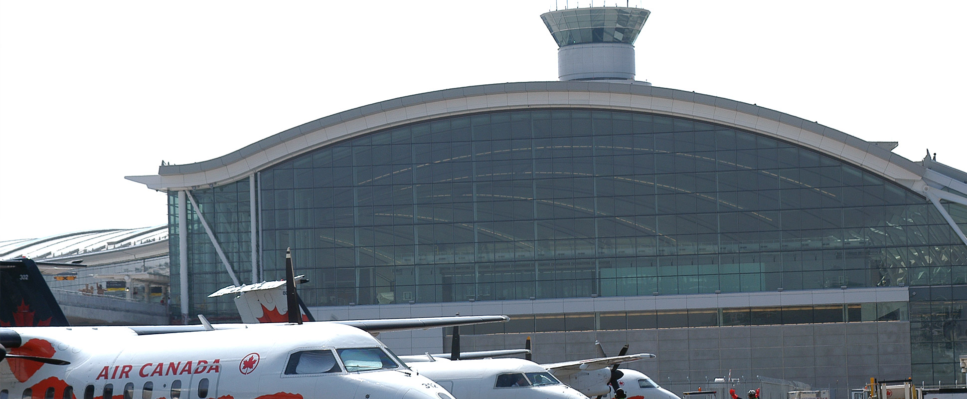 Toronto Airport Piers D and E Fixed Bridges project showing airplanes on the tarmac