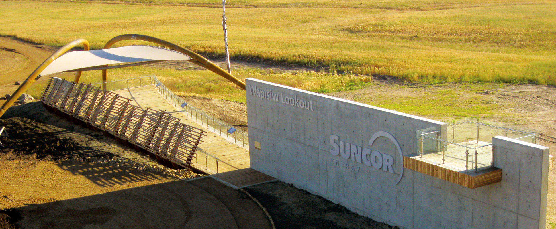 Wapisiw Lookout showing viewing platform and signage